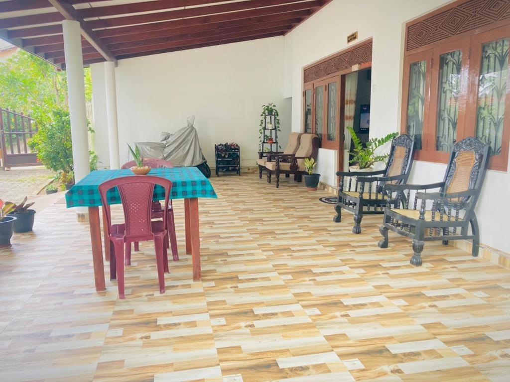 Ameena Homestay Тангале Екстериор снимка