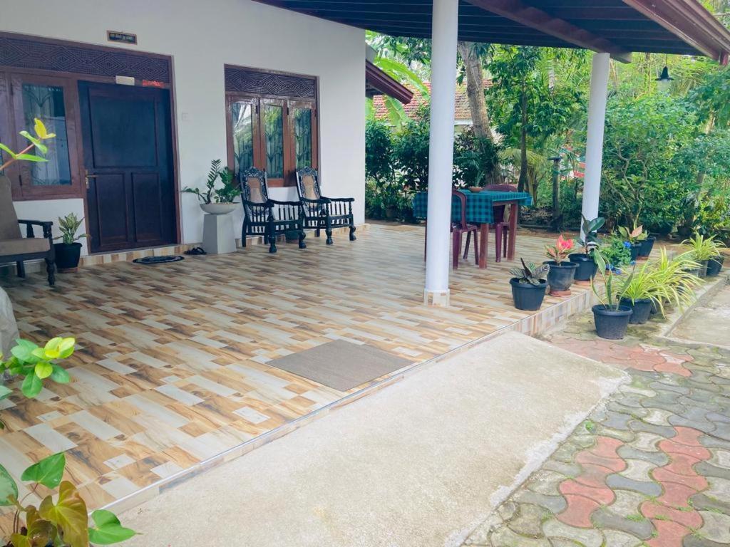Ameena Homestay Тангале Екстериор снимка